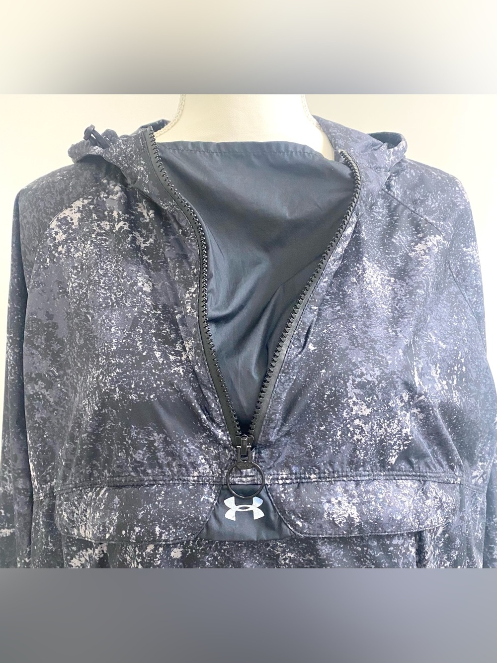 Under Armour Womens XL Black Print Hooded Pullover Windbreaker Jacket Utility - Picture 5 of 16